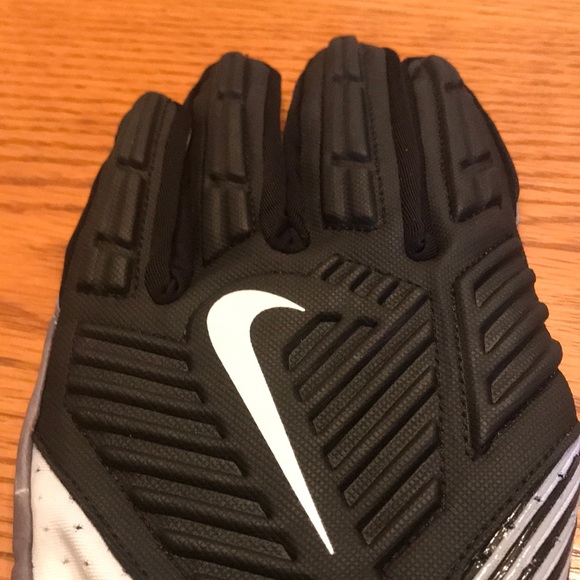 Nike Football Gloves - Picture 6 of 6
